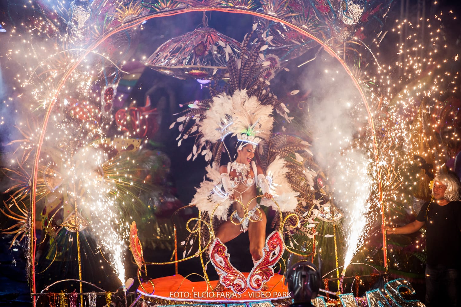 O Carnailha reúne alegria, irreverencia luxo e muita beleza.