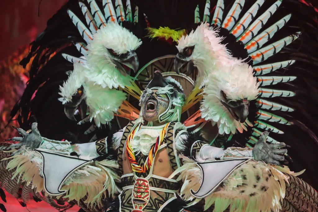 Os icônicos movimentos e posturas corporais de Adriano Paketá.